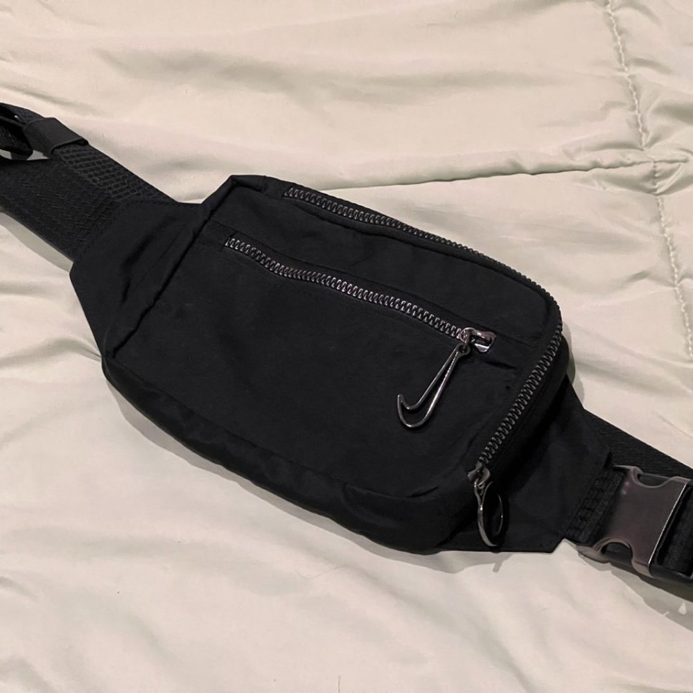 Black Nike Fanny pack bag